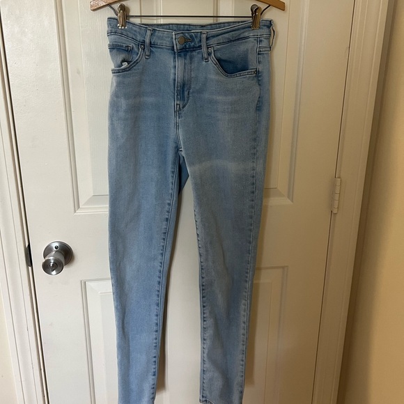 Levi’s 721 High Rise Skinny. Size 28. Light Wash. - Picture 3 of 8